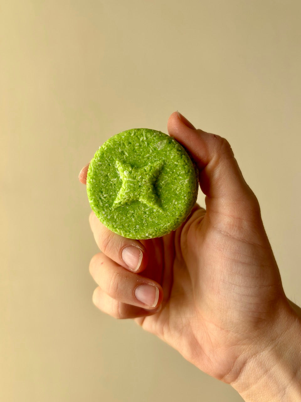 TÉ MATCHA COMPACT - champú sólido